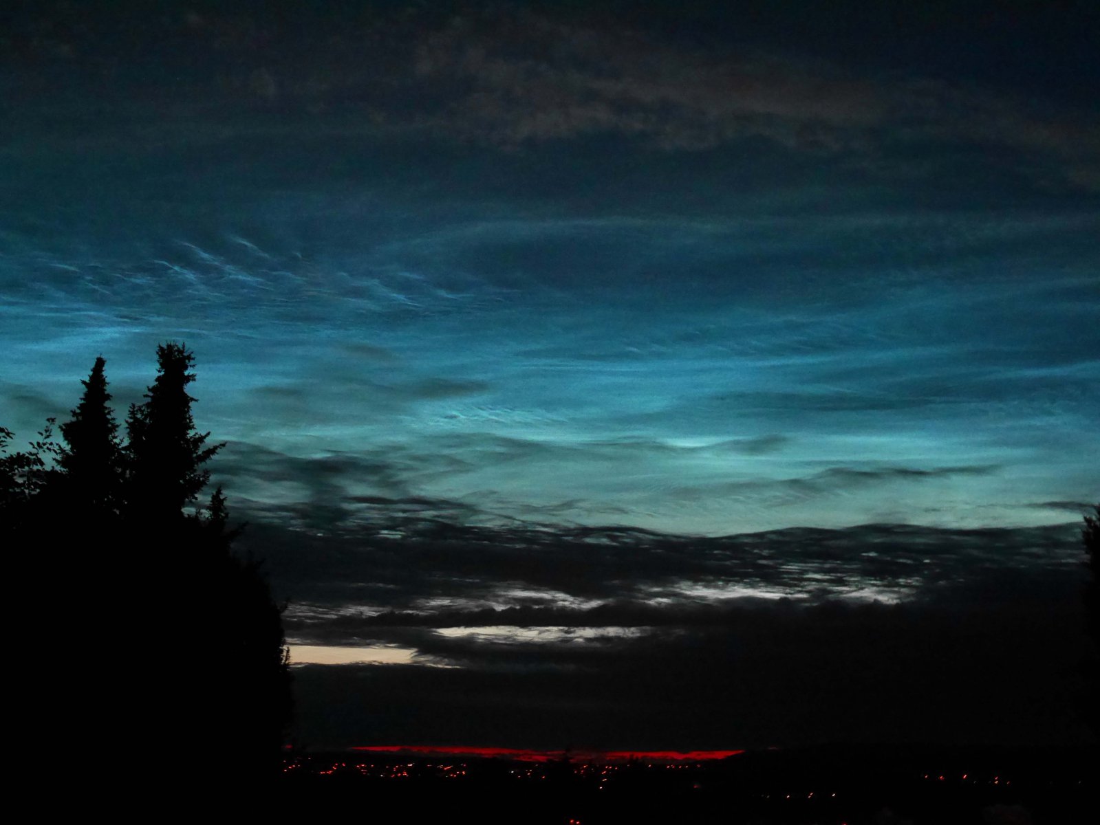 P1190331 noctilucent clouds 200705.jpg