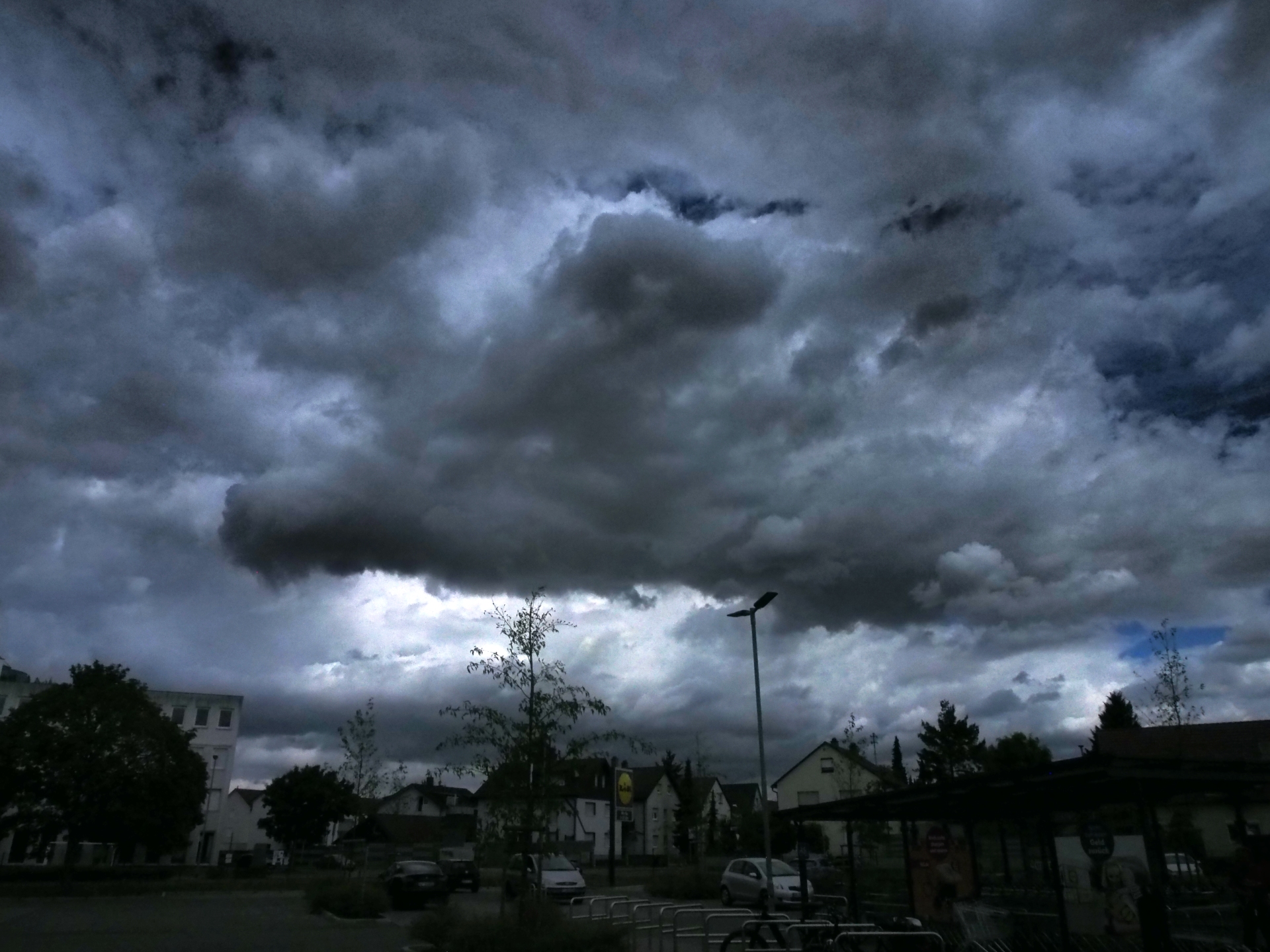 P8010711_dramhimmel_over_lidl.jpg
