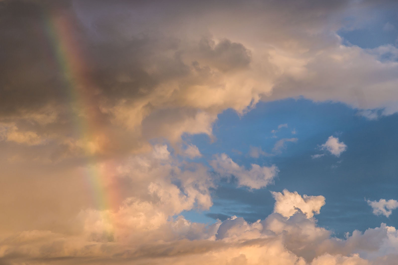 Regenbogen-blauerHimmel.jpg