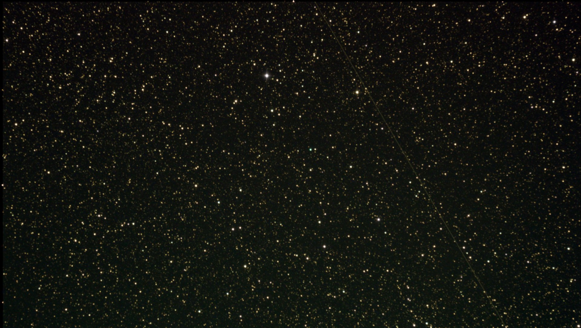 Stack_74frames_446s_WithDisplayStretch.jpg