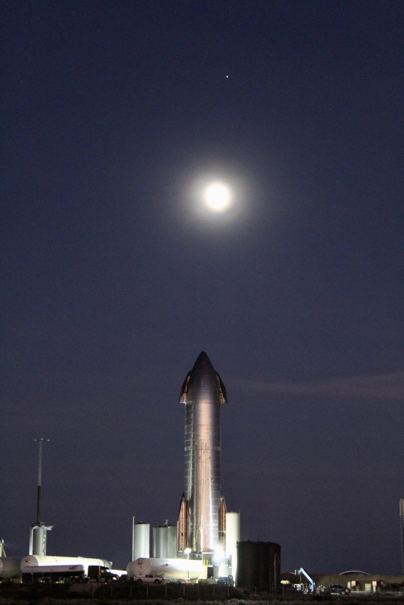 StarshipSN8-MoonMars.jpg