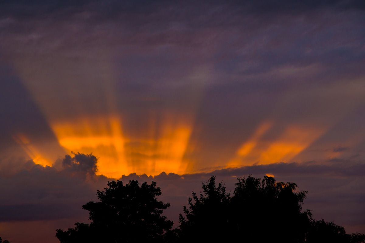 Strahlender Abendhimmel 01.JPG