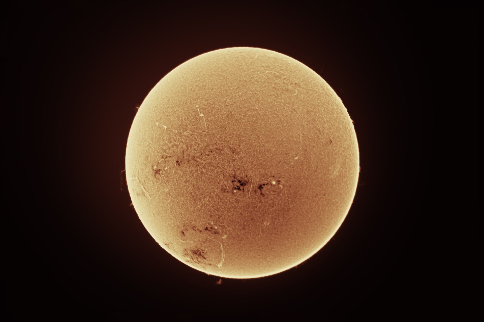 Sun_25.06.2024_invertiert Kopie.jpg