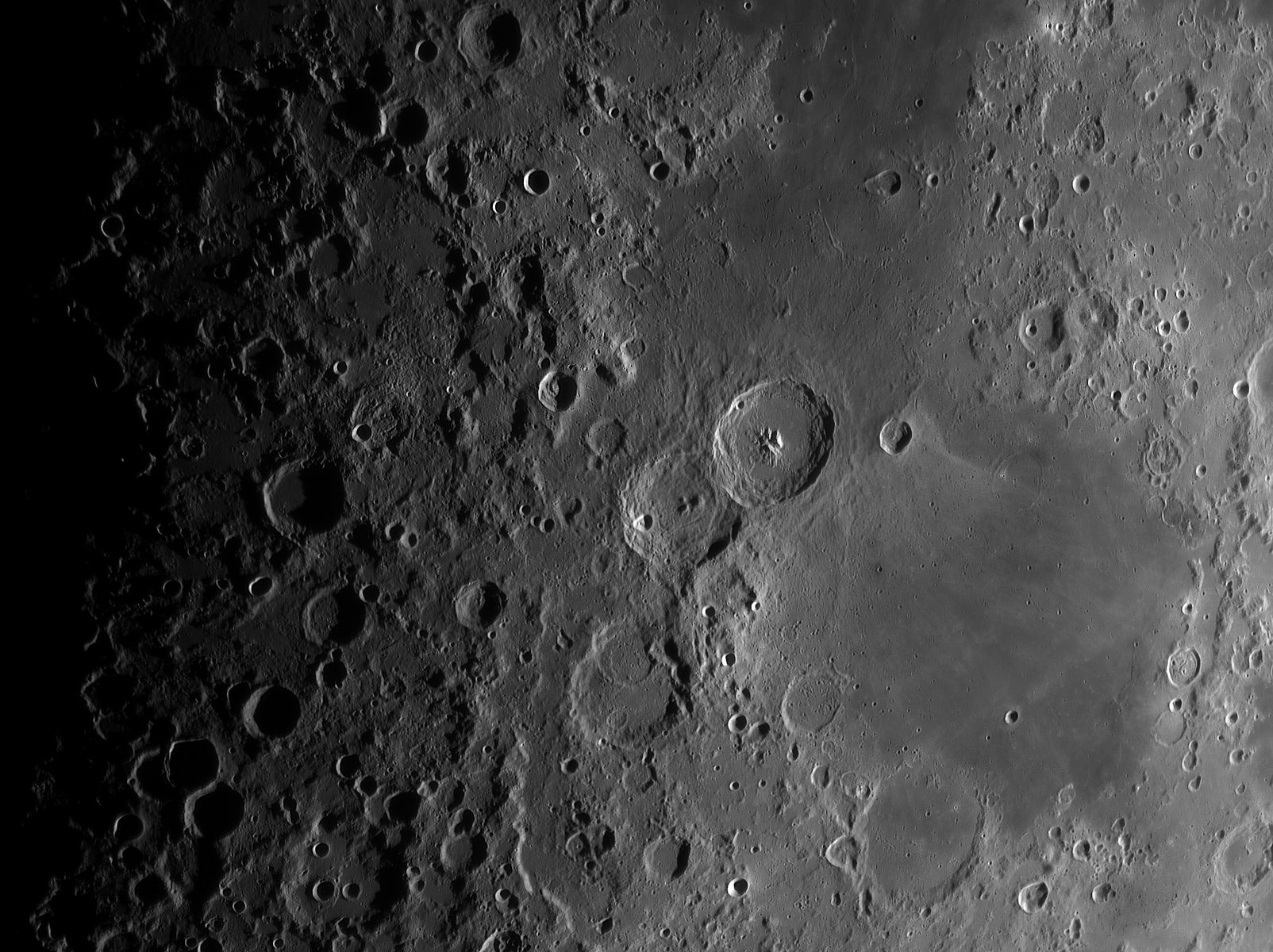 theophilus_090322_191206mosaikkl.jpg