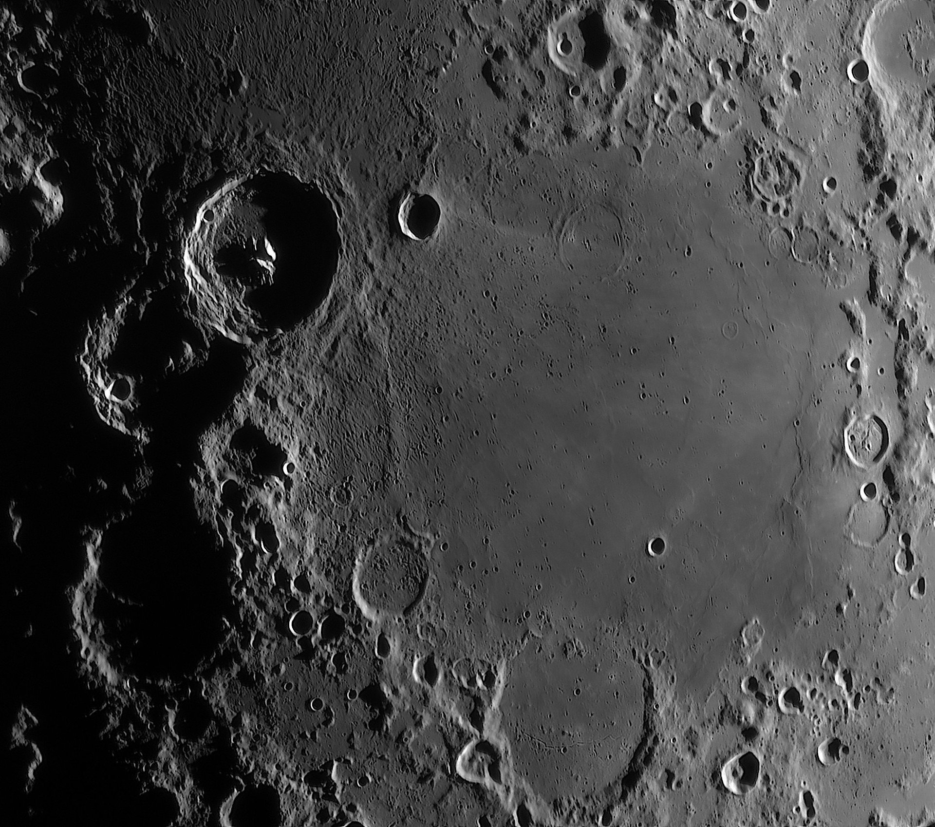 theophilus_220426_202707_R-mosaikc1920.jpg