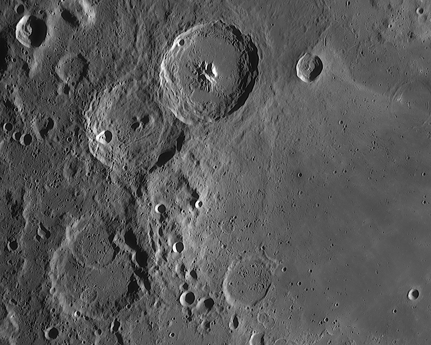 theophilus_230426_203531_R-mosaikc.jpg