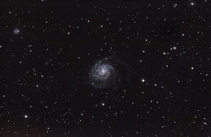 M101 Pinwheel Galaxy 750mm 2h57m no filter.JPG