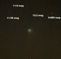 Komet Catalina 26_11_2015 mit Helligkeitsangaben.jpg