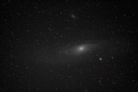 M31 tief im Osten mit Satellitenspur.jpg