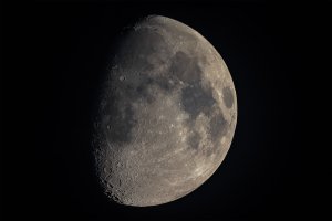 Mond 2022_04_11 web.jpg Mond 2022_04_11 web.jpg