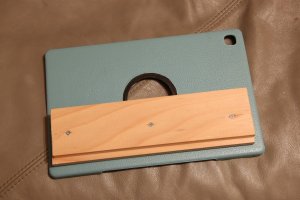 tablet.halter_3.jpg tablet.halter_3.jpg