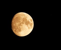 Mond20220809-EF100-400.jpg