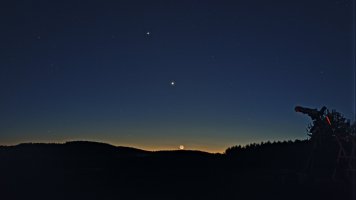 jupitervenusmoonfeb21web.jpg
