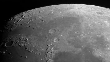 2024-04-17-1807_Moon_QHY_northern-part-1200.jpg