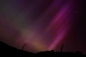 Nordlicht_Marienhagen_Kirchparkplatz_100524_2250Uhr_UT_FujiXT20_18mm_1,3s_Blende2,8_Jens _Leic...jpg