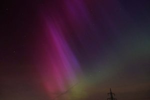 Nordlicht_Marienhagen_Kirchparkplatz_100524_2248Uhr_UT_FujiXT20_18mm_1,3s_Blende2,8_Jens _Leic...jpg