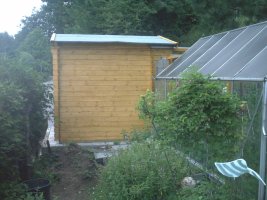 Hütte gartenseite.jpg