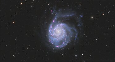 M101_Ha_mit_Sternen_v2.jpg M101_Ha_mit_Sternen_v2.jpg