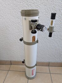 Vixen_114_900_mit_Rohrschellen_weiss_01.jpg
