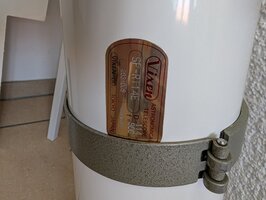 Vixen_114_900_mit_Rohrschellen_weiss_02.jpg