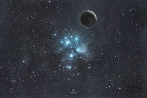 Moon_x_M45_v1.jpeg