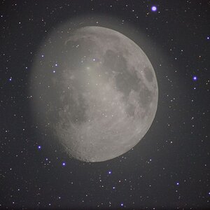 Comet_Holmes_and_the_moon_22_November_2007_1000mm_focus_distance.jpg