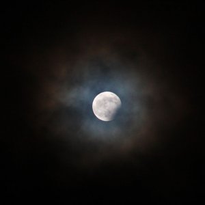 1. Bild der Mondfinsternis Sylvester 2009