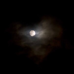 Mond-Herznebel