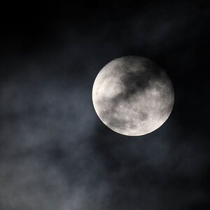 Mond mit Wolken am 1.3.2010