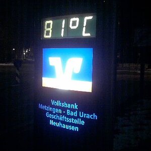 81°