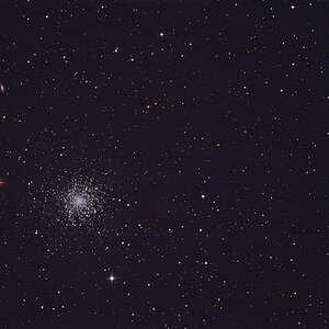 Messier 13 und Umgebung