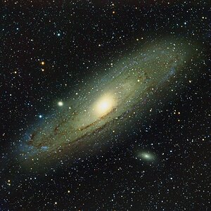 M31 mit neuer Hintergrundbearbeitung
