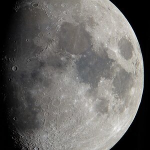 Vergleichsfoto des Mondes in Farbe