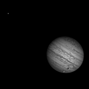 Ganymede vor Jupiter mit Schattenwurf