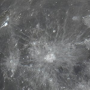 Farbfoto vom Kopernikus im Vollmond