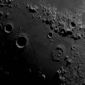 Moon_170513_Philips-SPC-900NC-PC-Camera_205529_g5_b3_ap146_5.jpg