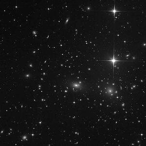 300 Galaxien auf einem Bild . Abell 1656