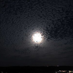 Vollmond 09.09.2014 hinter Altocumulus Wolken