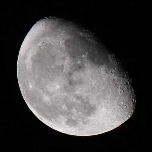 Mond im 300mm-Objektiv