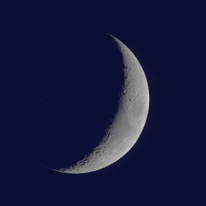 Mond kurz vor Sonnenuntergang