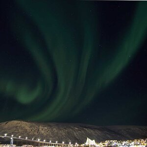 Eine gewaltige Aurora über Tromsö