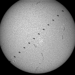 ISS vor der Sonne
