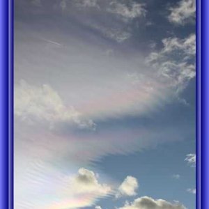 irisierende Wolke mit Rahmen.jpg