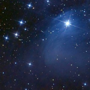 M45_2h08min_je-90sec-Frames_Nikon-D5100_6z-420mm_DSS_FW-Gl-Schaerf_PL-cut-Hist-Saett_Merope_05Okt2016.jpg