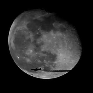 Schon wieder ein Flieger vor dem Mond - 13.2.2017
