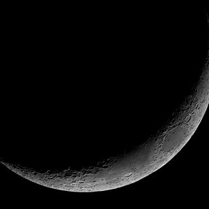 2020-04-26_21-21MESZ_Mond_rotated_small.jpg