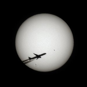 Flugzeug vor der Sonne - TS 60 - ASI 178MC - 24-10-21 -- forum.jpg