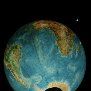 Moon Rise over Globe.JPG