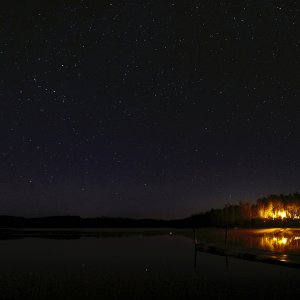 vor Sonnenaufgang , Blick über den See