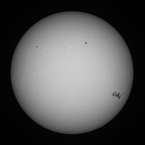 Sonne im Weißlicht vom 11. Mai 2024 mit Sonnenfleckregion AR3664